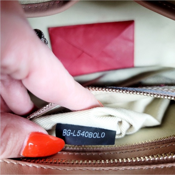 Valentino Garavani Vitello rockstud leather small bag in taupe/tan EUC - Picture 11 of 16